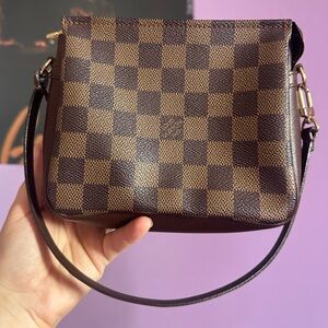 LV Damier Pochette